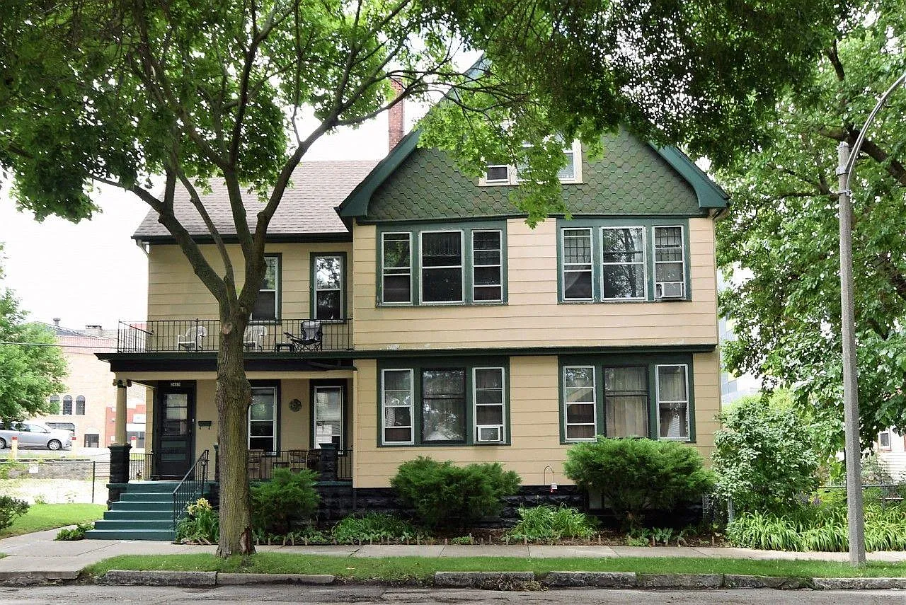 2 bed, $1,525 — Photo 2