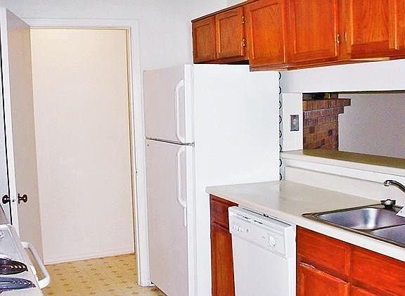 3rd image of 1745 Carrington Dr