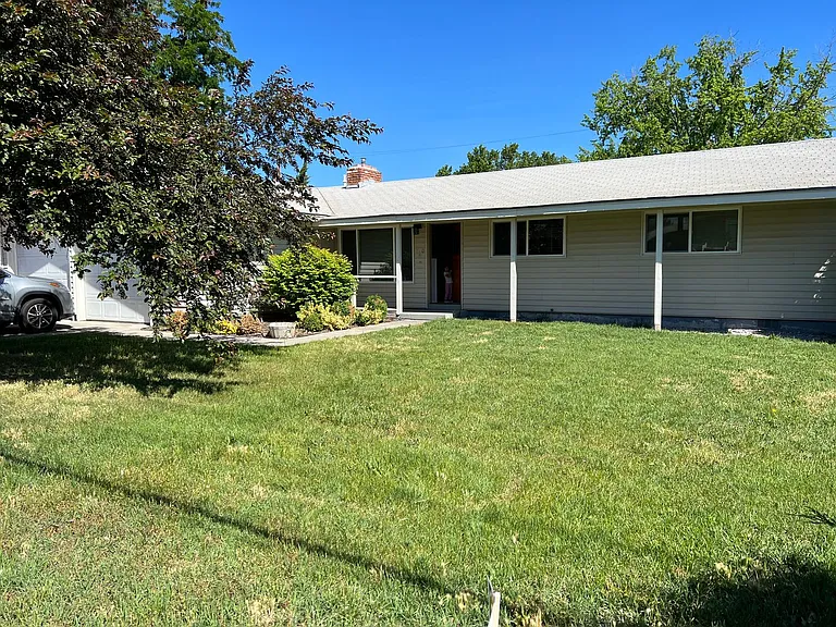 770 W Highland Ave — Photo 2