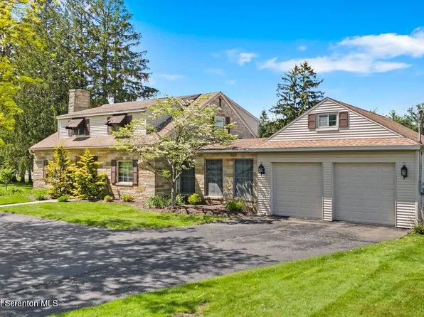 105 Seneca St, Clarks Green, PA 18411