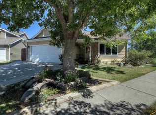 1226 Clover Ridge Ct, Rapid City, SD 57701