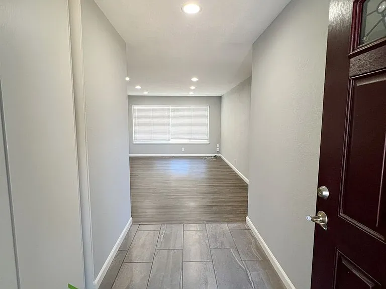1567 Oriole Ave — Photo 2