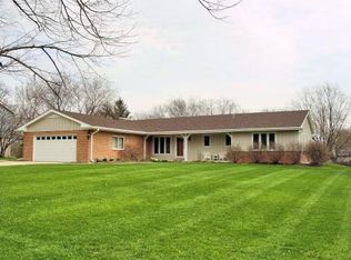 185 Fox Hunt Trl, Barrington, IL 60010