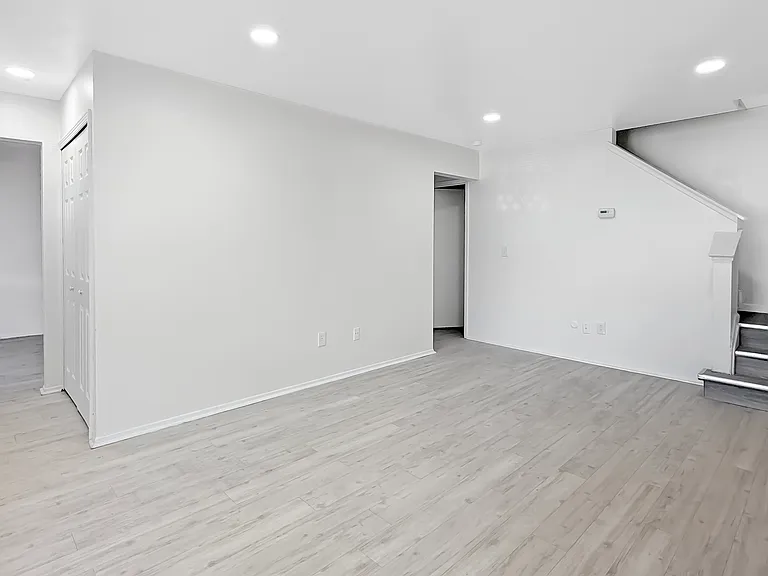 24915 Mayfair St — Photo 1