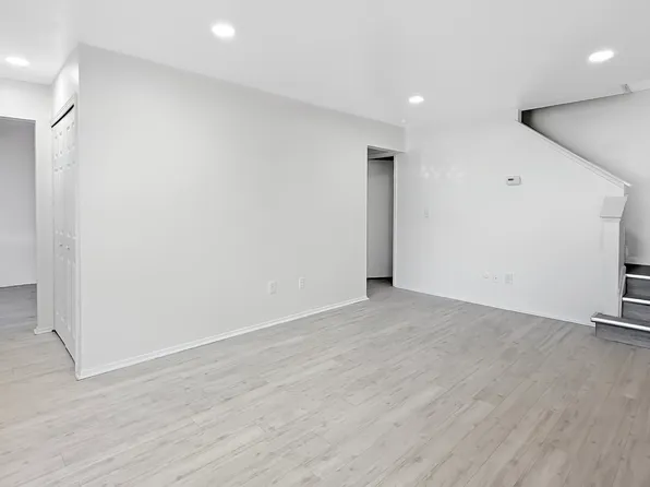 24915 Mayfair St, Flat Rock, MI 48134