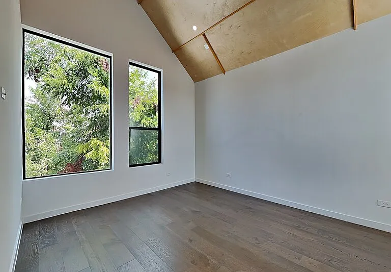 904 Blackland Ct — Photo 9