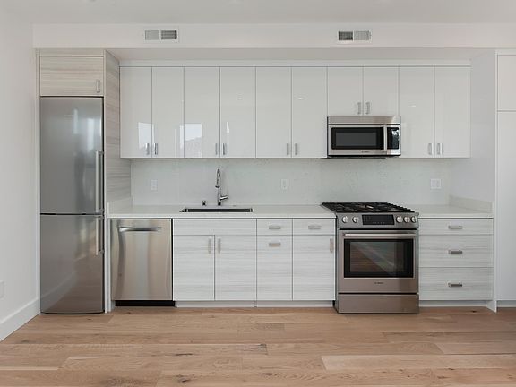 5th image of 1801 Mission St #501