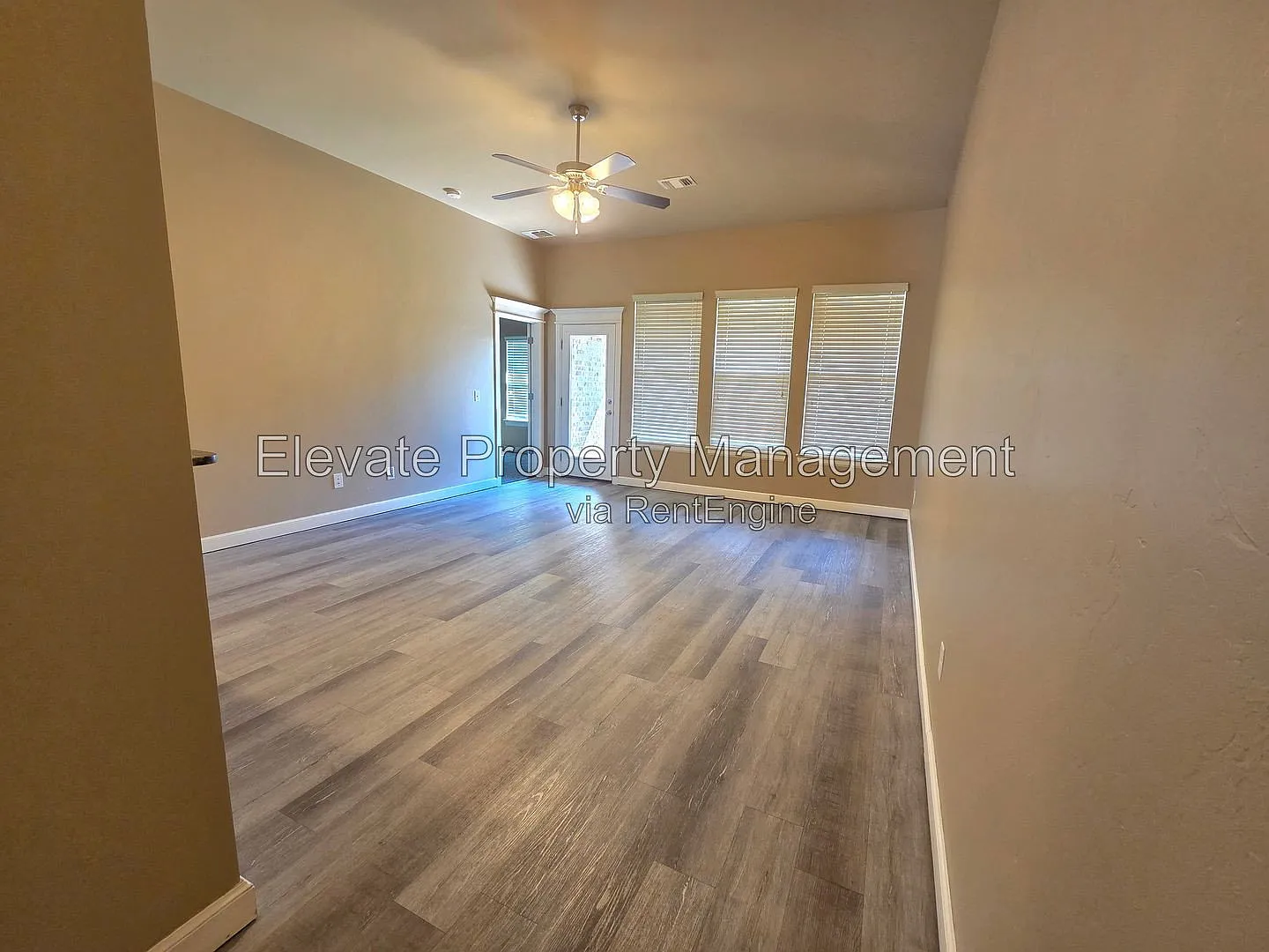 3 bed, 2.0 bath, 1431 sqft, $1,545 — Photo 2