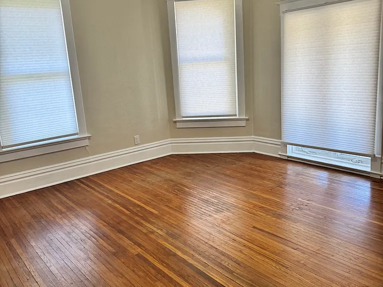 315 Jackson St — Photo 3