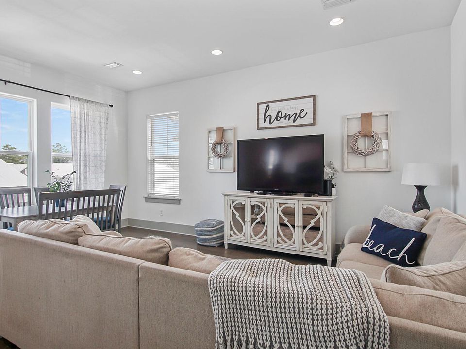 1st image of 285 Gulfview Cir