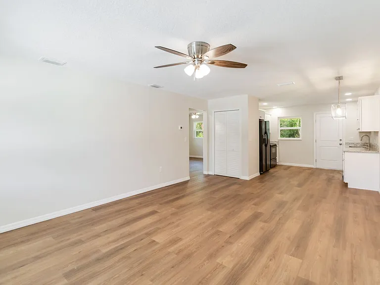 217 Montana Ave — Photo 4