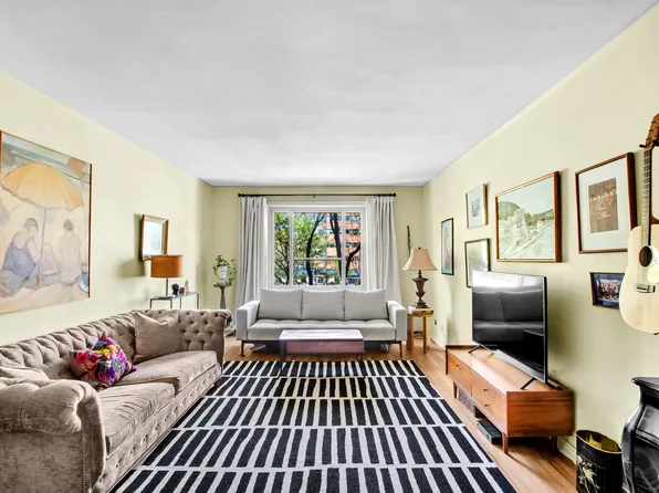 520 East 90th Street 3K image 2 of 13
