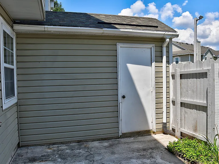 751 Ridge Cir — Photo 31