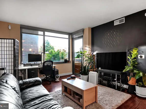 2001 15th St N APT 220, Arlington, VA 22201