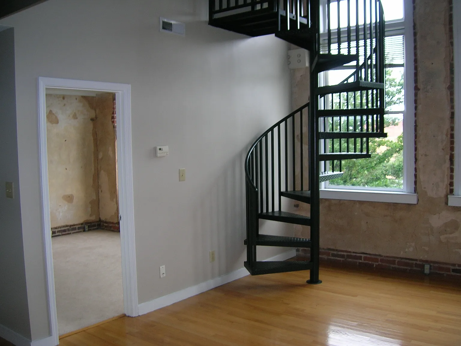 1 bed, $1,000 — Photo 2