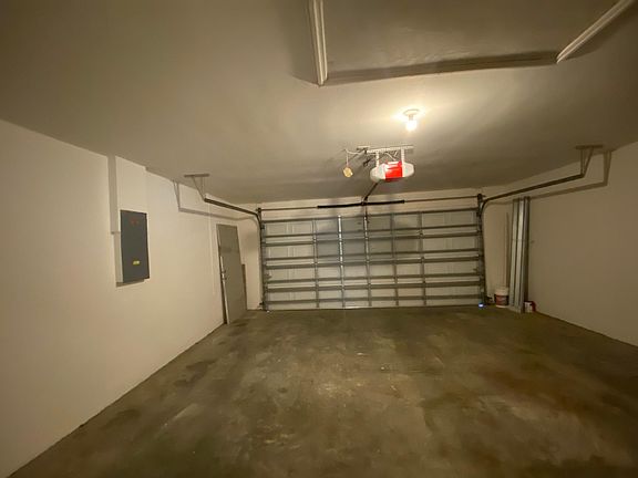 5th image of 4121 NE 10th Ave