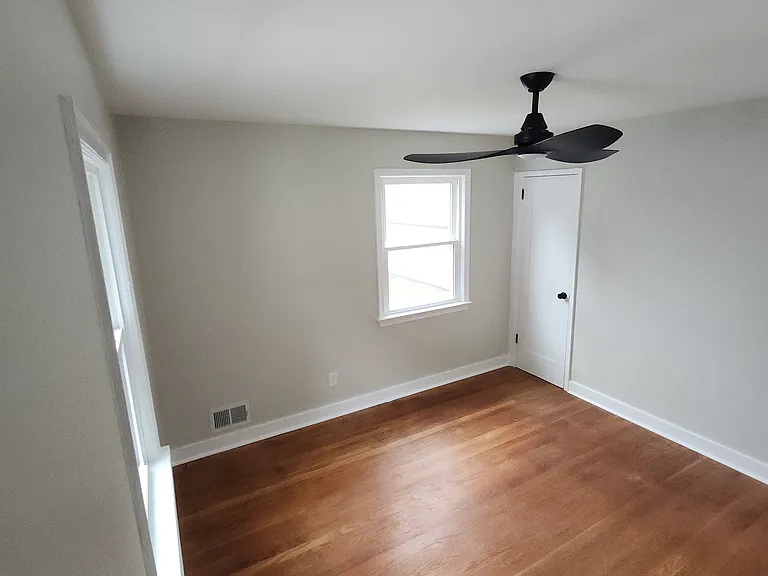 36 Liberty Ave — Photo 10