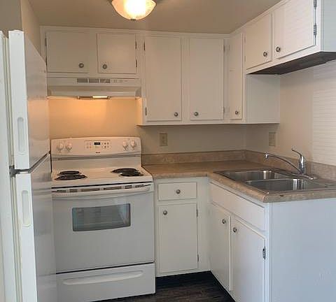 3rd image of 130 Maynard Dr APT A