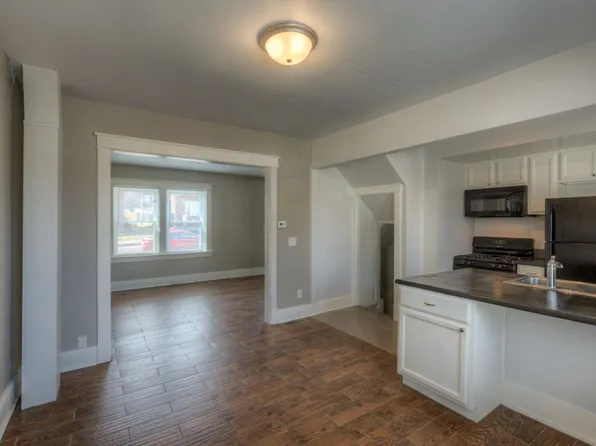 Nicely remodeled Townhomes near Blackstone/Midtown