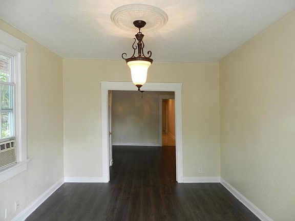 3rd image of 2824 Eagle St