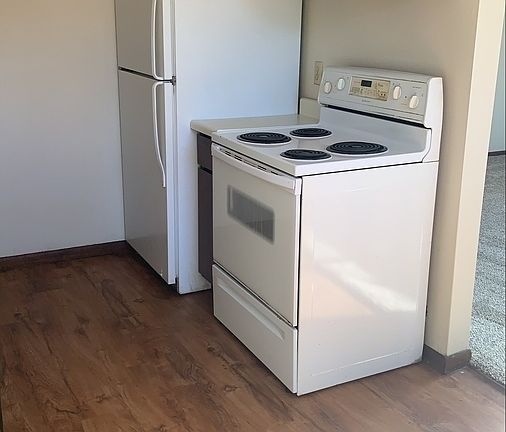 3rd image of 2112 44th Ave N APT 204