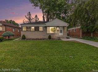 26718 Grant St, Saint Clair Shores, MI 48081