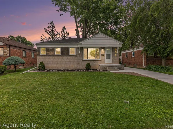 26718 Grant St, Saint Clair Shores, MI 48081