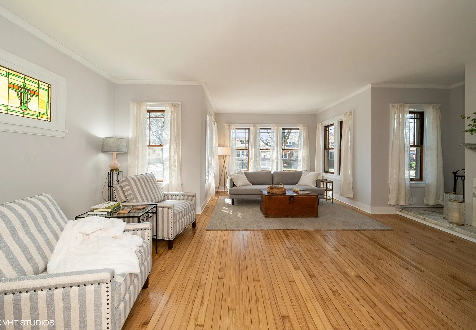 5003 N Hamlin Ave — Photo 2