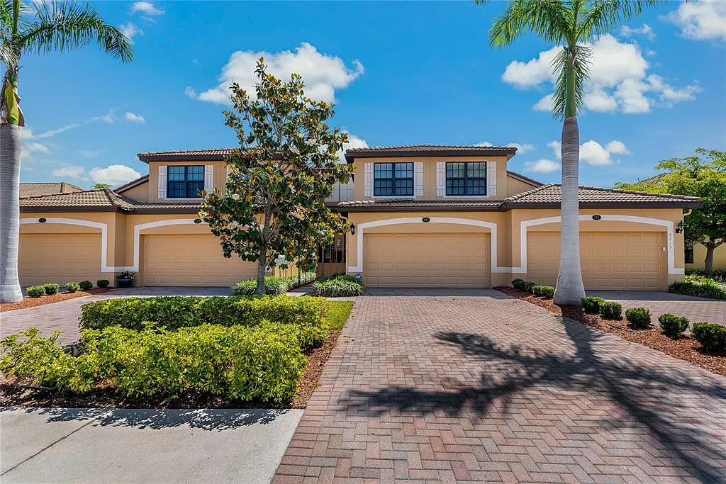 3 bed, 2.0 bath, 2108 sqft, $2,500 — Photo 2