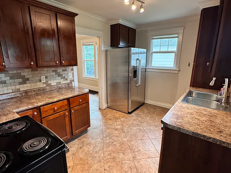 20 Hillcrest Pl — Photo 5