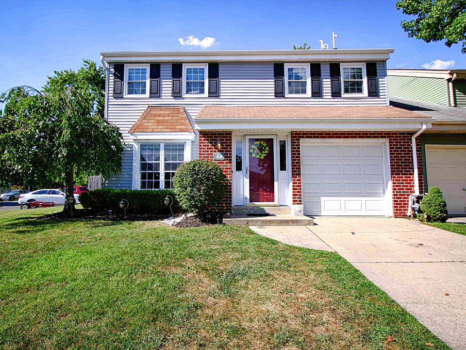 Exterior Front Yard & Home