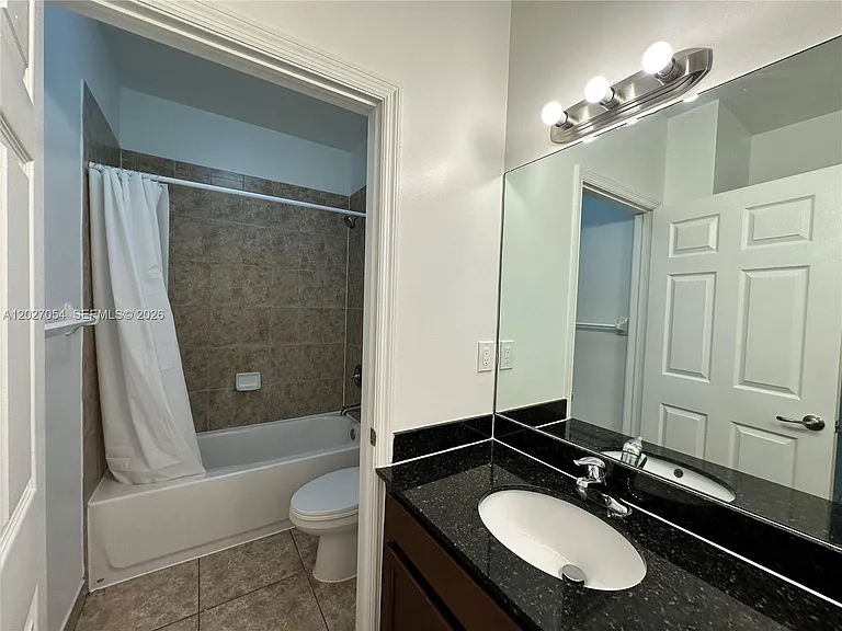 1035 NE 10th Ave #1 — Photo 17