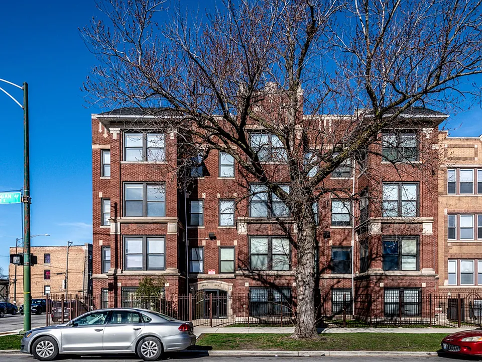 5854 S Michigan