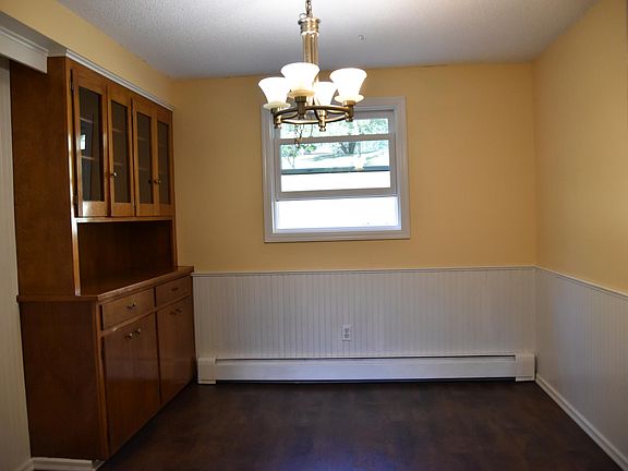dining area, overlooks large back yard