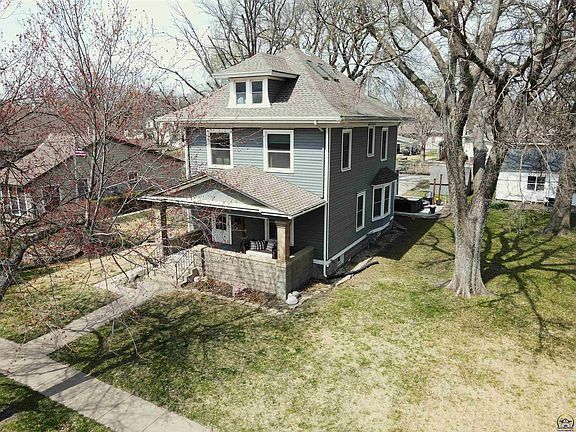 2nd image of 809 Castle St