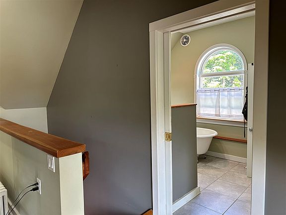 5th image of 663 Harrison St