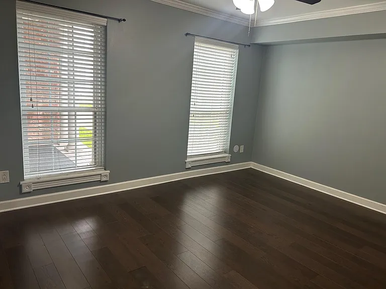 359 N Post Oak Ln #121 — Photo 12
