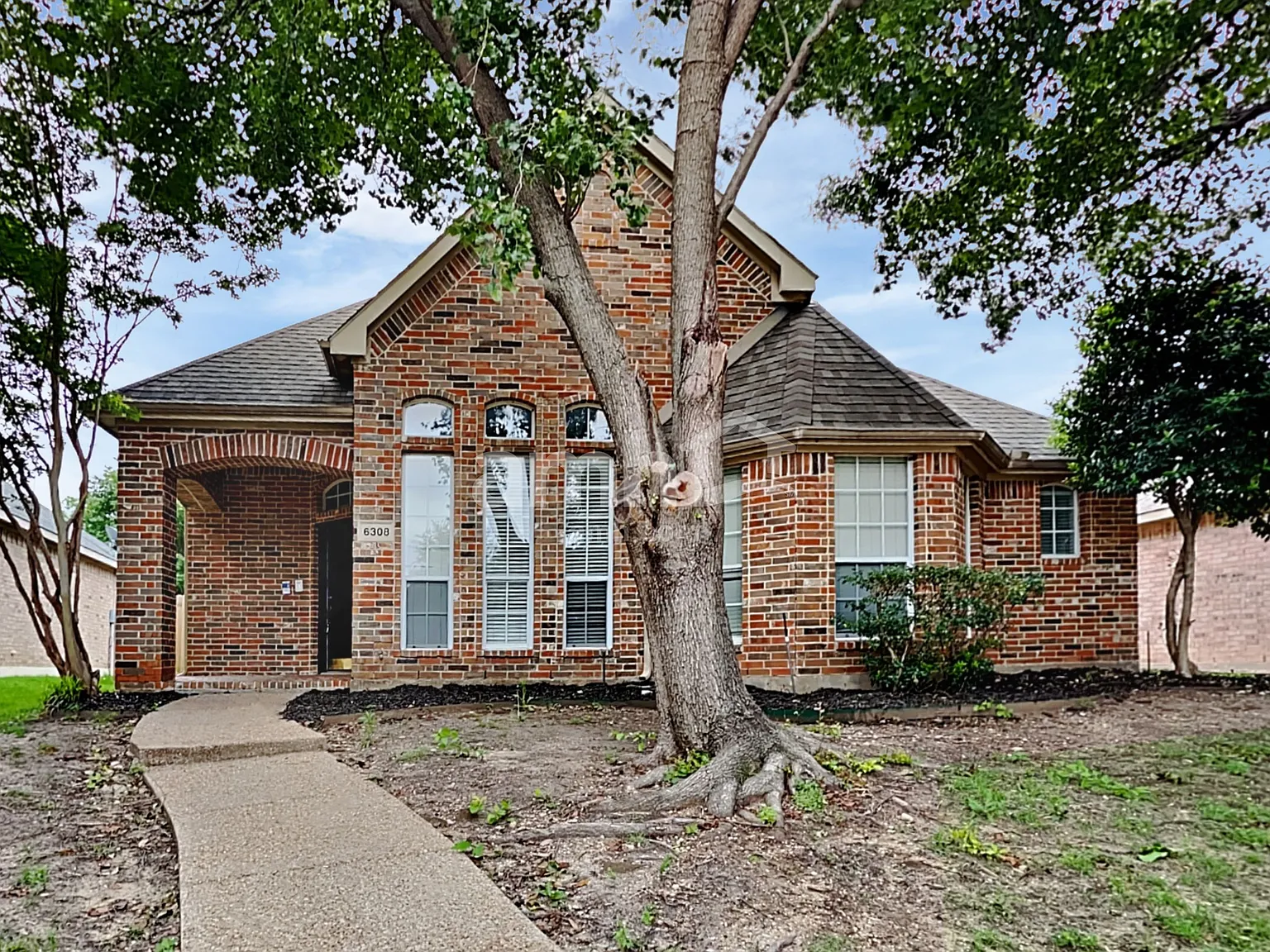 3 bed, 2.0 bath, 1944 sqft, $2,585 — Photo 1