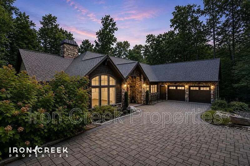 2 Cherokee Orchard Ct