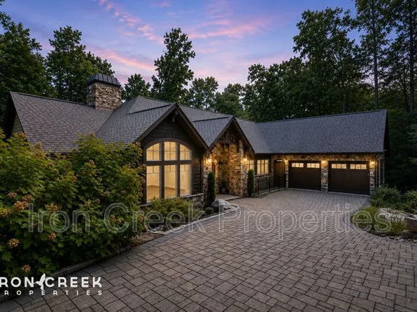 2 Cherokee Orchard Ct, Fairview, NC 28730
