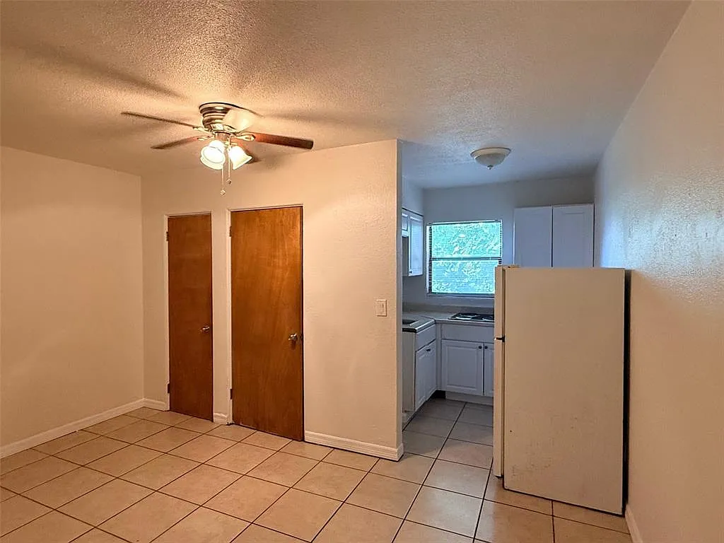 Studio, 1.0 bath, 350 sqft, $825 — Photo 4