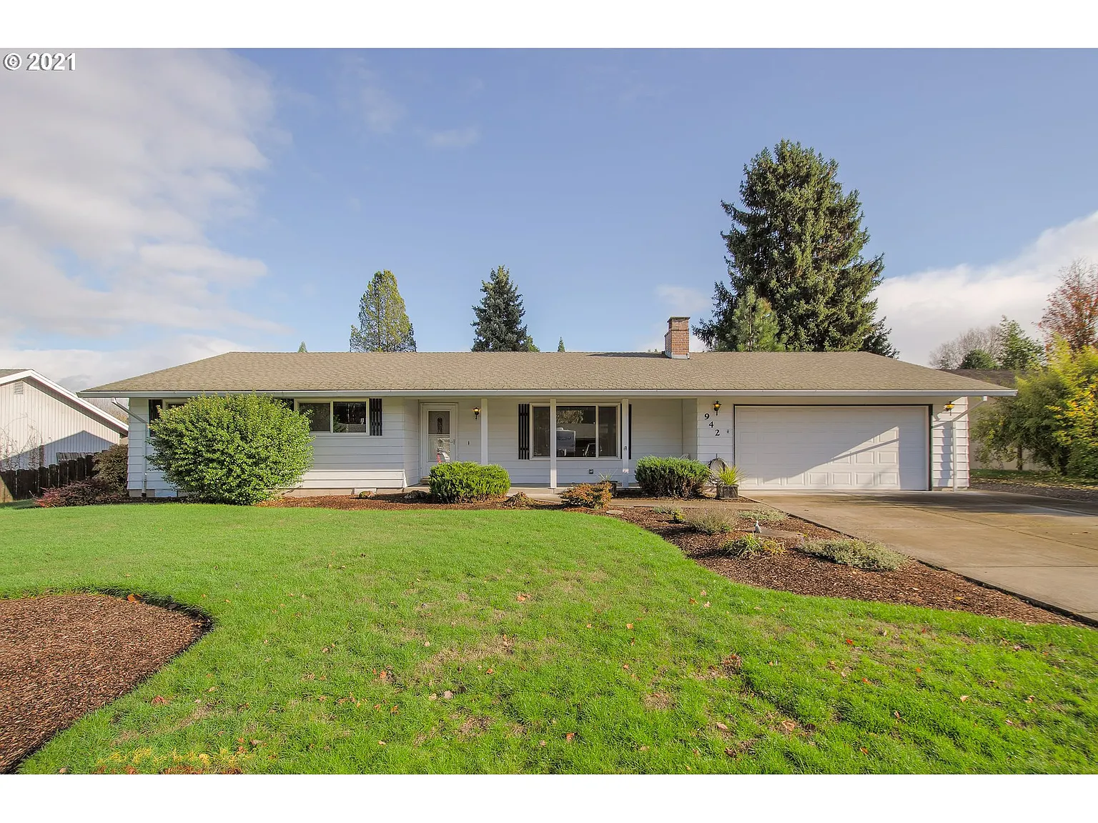 942 NE 5th Dr photo 1