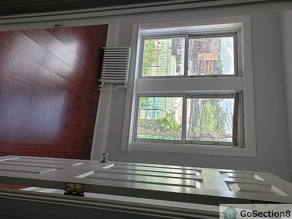 4th image of 419 Jersey St