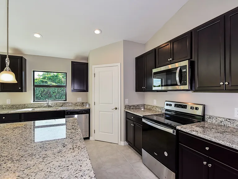 347 Pinehurst Ave — Photo 5