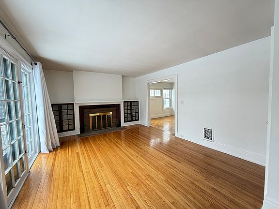 3rd image of 356 Woodward Dr #U