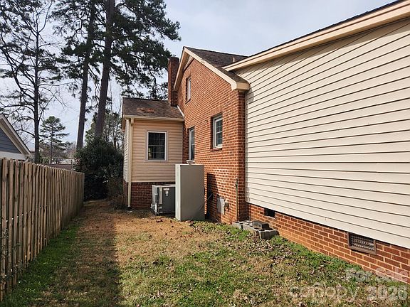 4th image of 3139 Shenandoah Ave