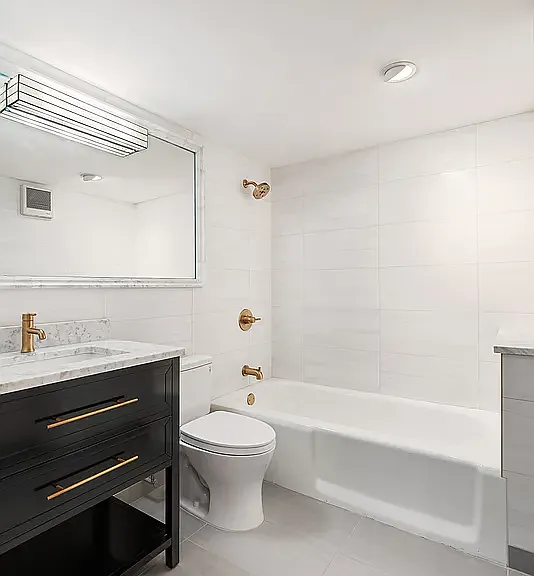 51 E 10th St #9 — Photo 3