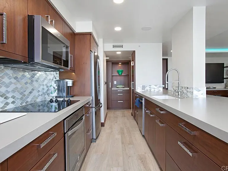 1710 Avenida Del Mundo #807 — Photo 9