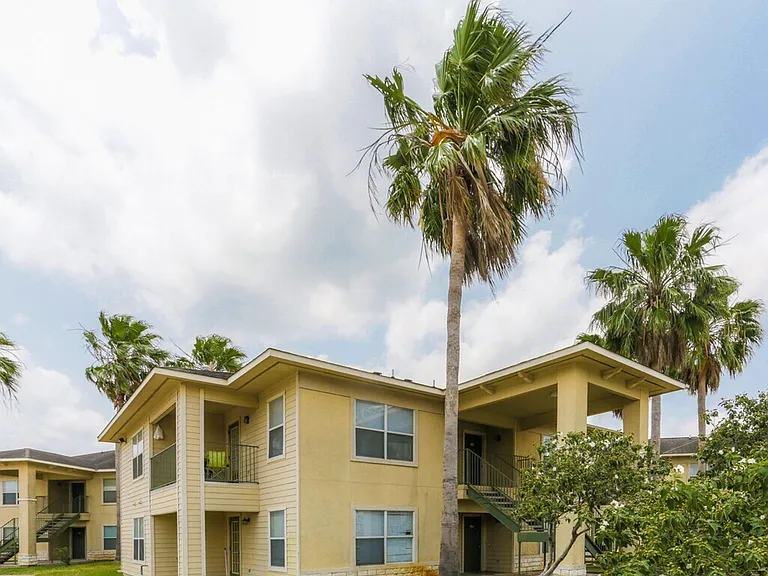 Amistad Apartments — Photo 10