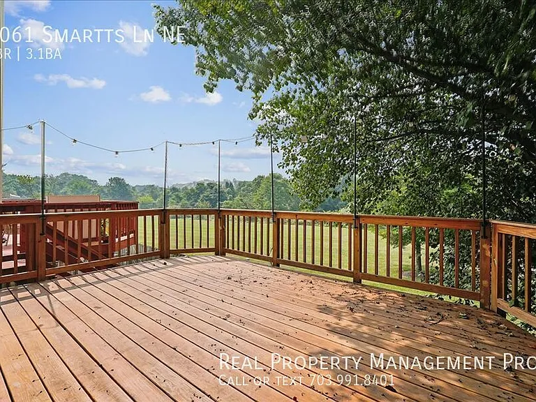 1061 Smartts Ln NE — Photo 4